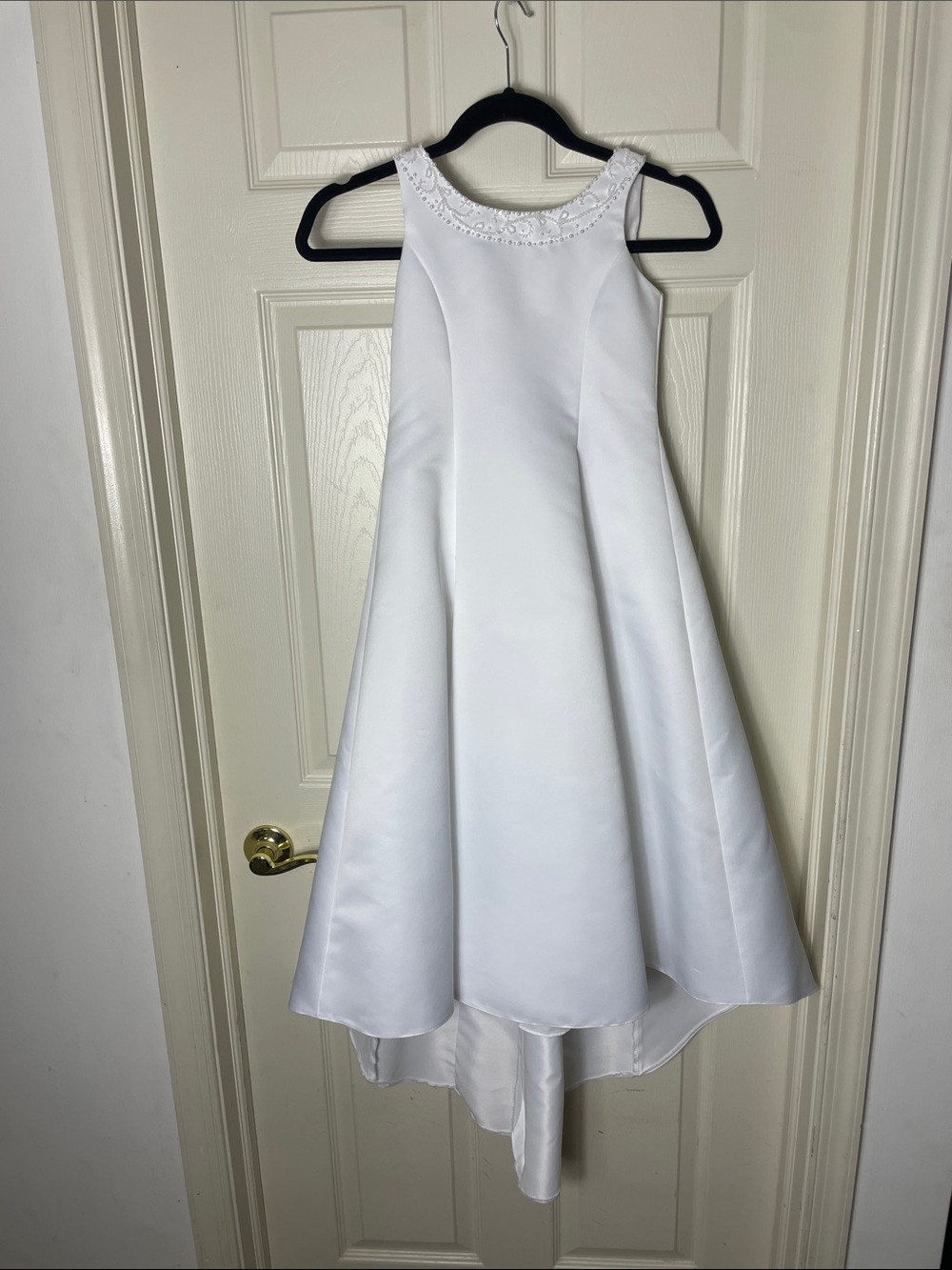 David’s bridal White Sleeveless Flower Girl Dress with Beaded Neckline NWOT - Picture 2 of 8